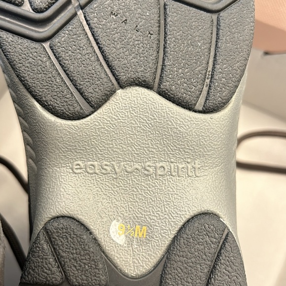 BRAND NEW EASY SPIRIT sneakers, size 9.5 - Picture 4 of 5